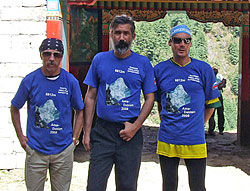 �������